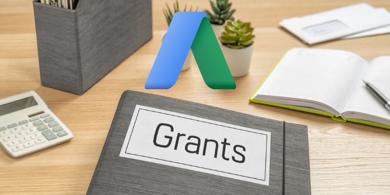 תיקיות שולחני עם לוגו גוגל.